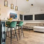 88 - Rooftop Jacuzzi & Terrace Apartamento