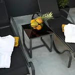 88 - Rooftop Jacuzzi & Terrace Apartman *