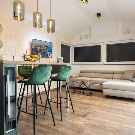 88 - Rooftop Jacuzzi & Terrace Apartman