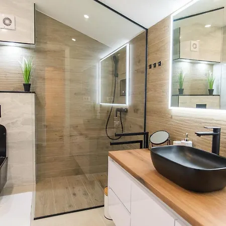 88 - Rooftop Jacuzzi & Terrace *