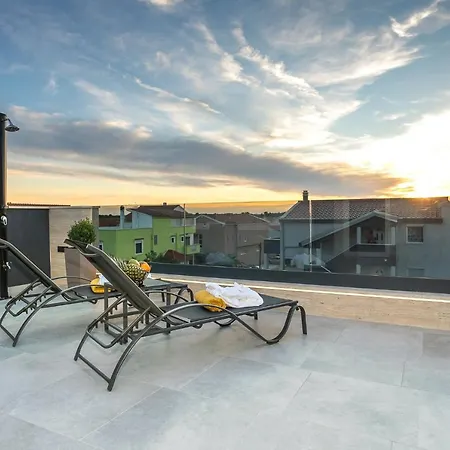 88 - Rooftop Jacuzzi & Terrace