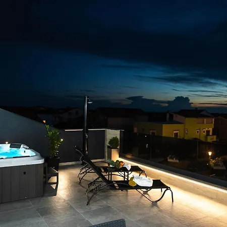 88 - Rooftop Jacuzzi&terrace Appartement Zadar